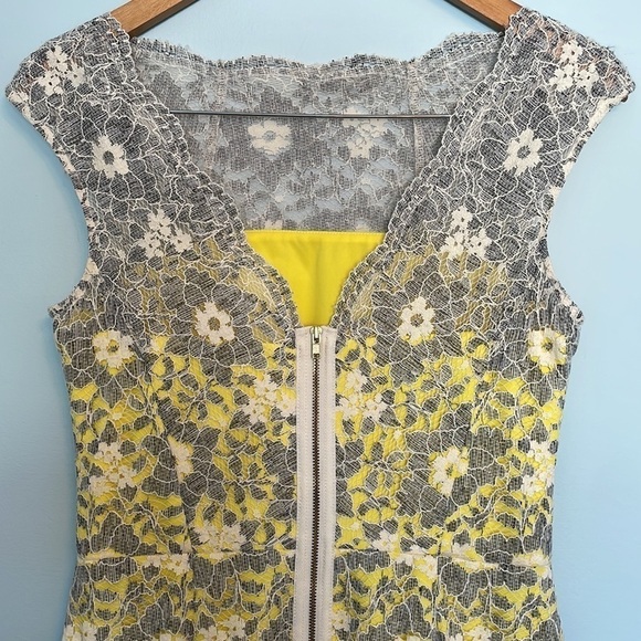 Maggy London Grey and Yellow Floral Lace Bodycon Boat Neck Midi Dress Sz 4 - Picture 3 of 7